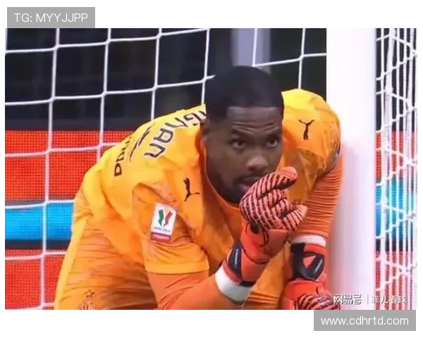 莱奥拥抱迈尼昂给予额外支持